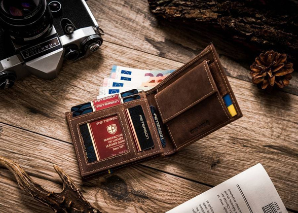 Skórzany portfel męski w orientacji poziomej z systemem rfid