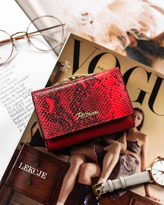 Skórzany portfel damski z wężowym wzorem