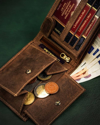 Skorzany portfel meski z patriotycznym wzorem