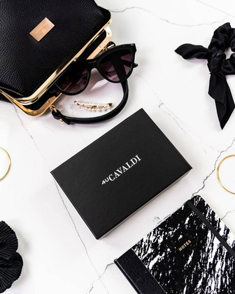 Skórzany portfel damski z dużą sekcją na karty płatnicze