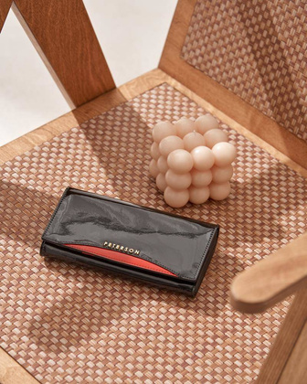 Skórzany, lakierowany portfel Peterson Czarny