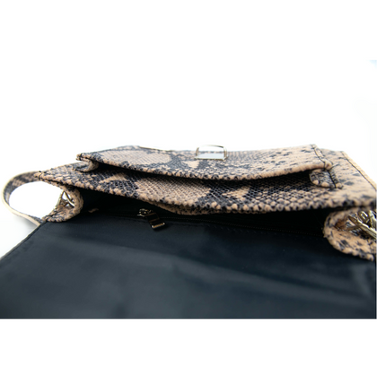 T-06 Torebka z klapką- print wężowy pudrowy róż KEMER