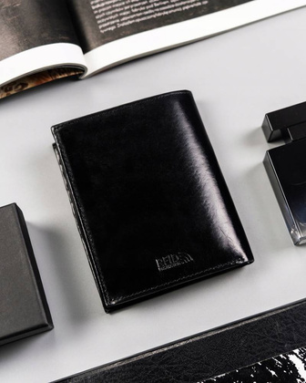 Duży, skórzany portfel męski bez zapięcia zewnętrznego