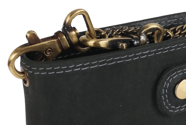 Atrakcyjny, skórzany portfel męski z mosiężnym łańcuchem