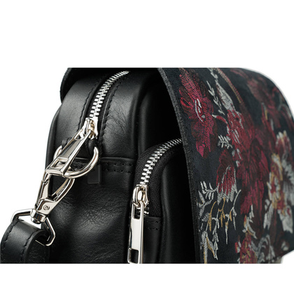 Skórzana listonoszka Canaletto z nubukową klapką o kwiatowym wzorze – elegancja i funkcjonalność TD655s146