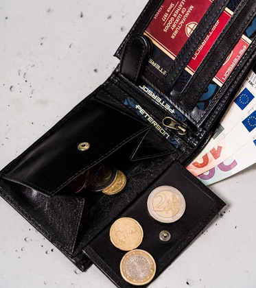 Poziomy portfel męski z ozdobnym tłoczeniem