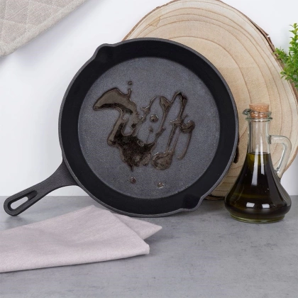 Patelnia żeliwna okrągła talerz żeliwny 25 cm indukcja