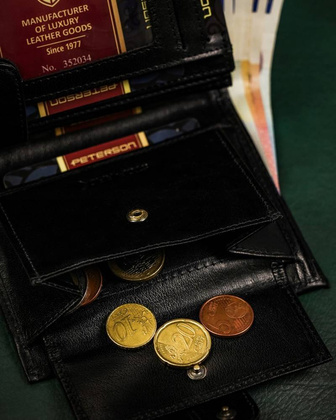 Skorzany portfel meski zapinany na zatrzask