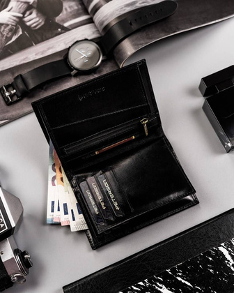 Skórzany portfel męski z czerwonym akcentem