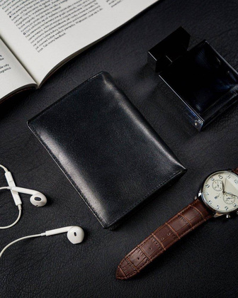 Rozbudowany, pionowy portfel męski bez zapięcia ze skóry naturalnej
