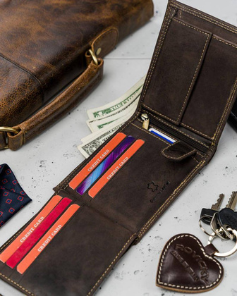 Poziomy, składany portfel męski z zewnętrzną kieszonką na kartę