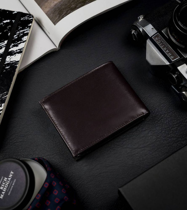 Cienki portfel meski z naturalnej skory licowej ze schowkiem na suwak