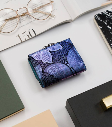 Portmonetka damska ze skóry naturalnej ze wzorem motyli — Lorenti