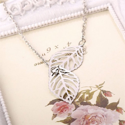 NASZYJNIK DELIKATNY CELEBRYTKA LISTKI SREBRO N122S