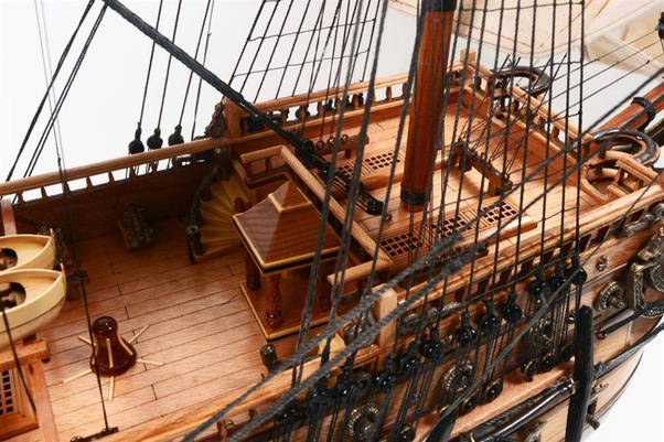 Ekskluzywny model statku San Felipe SF80R z rozwiniętymi żaglami