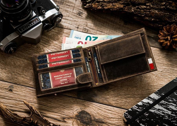 Zestaw prezentowy: skórzany, brązowy portfel męski i woda toaletowa