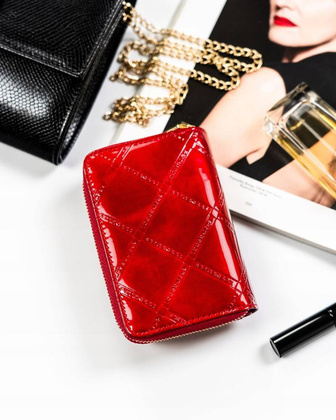 Portfel damski ze skory naturalnej zamykany na zatrzask i suwak