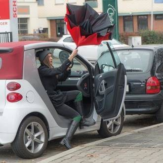 Parasol składany odwrotnie