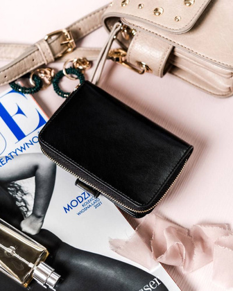 Skórzany portfel damski na zatrzask Peterson Czarny