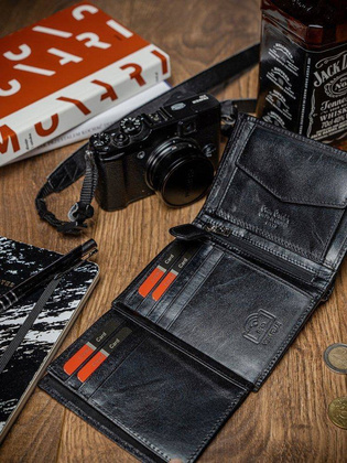 Pionowy, zgrabny portfel męski z dobrej jakości skóry naturalnej