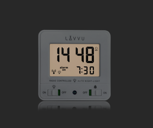 LAVVU Cyfrowy budzik sterowany radiowo NORDLYS biały z czujnikiem światła