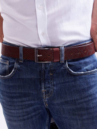 Klasyczny pasek ze skory naturalnej zdobiony tloczeniem we wzor skory weza