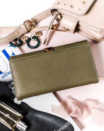 Duży portfel damski z kopertową klapą