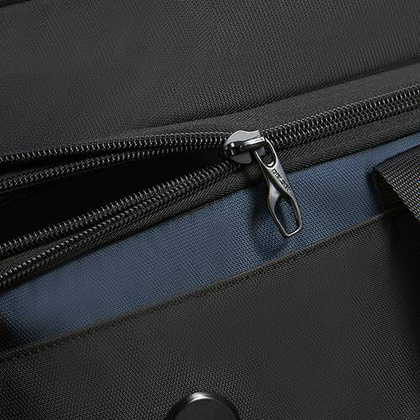 Walizka Delsey Egoa Średnia miękka czarna walizka na kółkach 69 cm