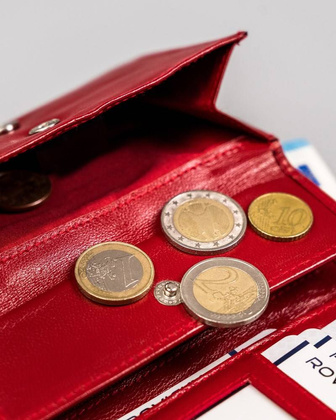 Skórzany portfel damski zamykany na zatrzask