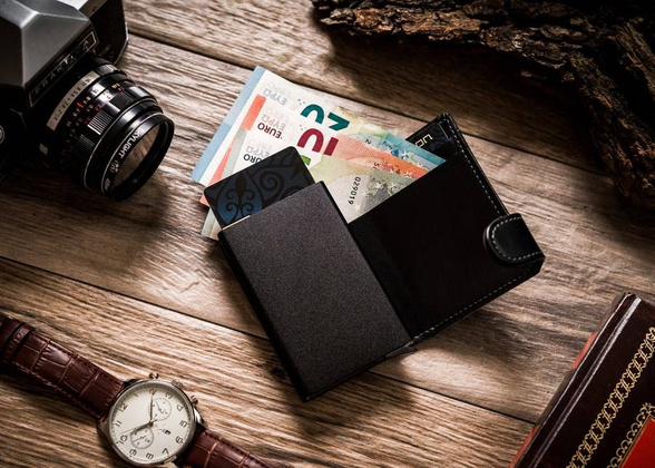 Skórzany portfel męski z zewnętrzną portmonetką