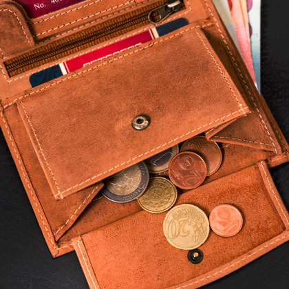 Pionowy elegancki portfel meski ze skory naturalnej