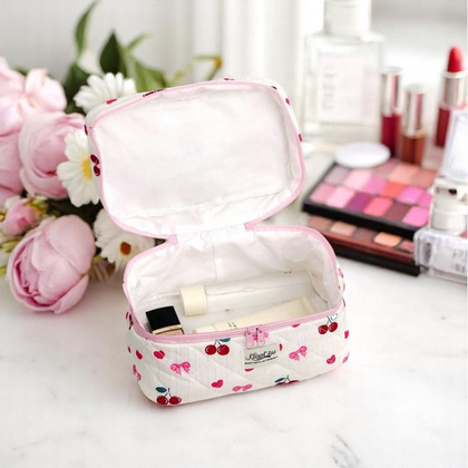 Kosmetyczka damska pikowana kuferek wisienki, kokardki 16 x 16 x 25 cm KS150