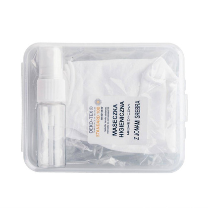 Zestaw w pudełku, butelka na płyn do dezynfekcji, maseczka wielokrotnego użytku z miejscem na filtr i jonami srebra