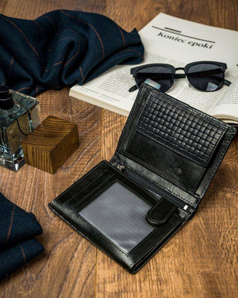 Czarny portfel męski skórzany z przeszyciem