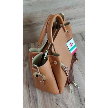 Włoski kuferek Shopperka A4 ,złote okucia + frędzelek Vera Pelle Camel KLV33C