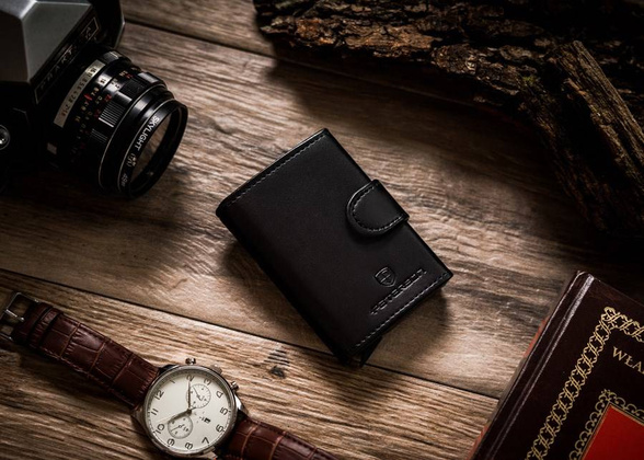 Elegancki portfel z podajnikiem kart i ochroną rfid