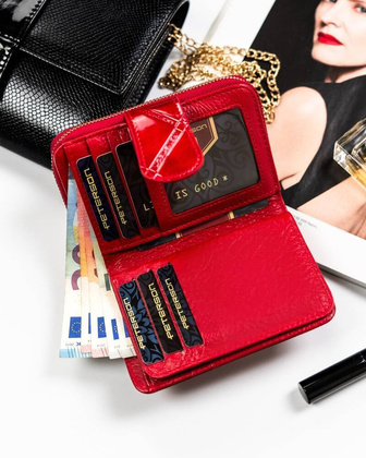 Skorzany portfel damski na suwak i zatrzask