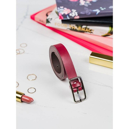 Waski pasek damski z klasyczna metalowa sprzaczka w srebrnym kolorze