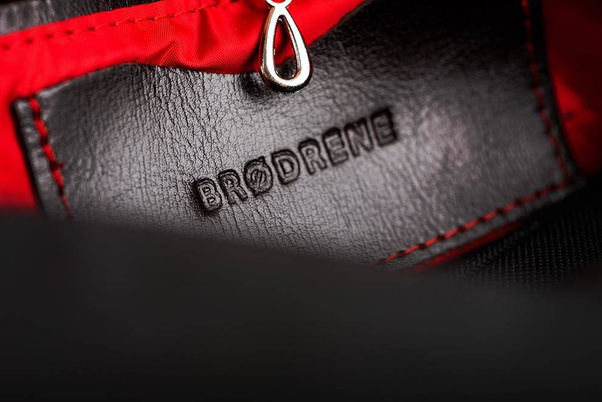 Czarna casual męska torba na ramię BRØDRENE ML15 Kolor wnętrza: Czerwony - min. zamówienie 20 / 50 / 100 szt.