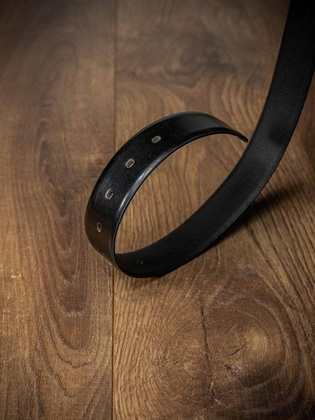 Gładki pasek męski z wysokojakościowej połyskującej skóry naturalnej