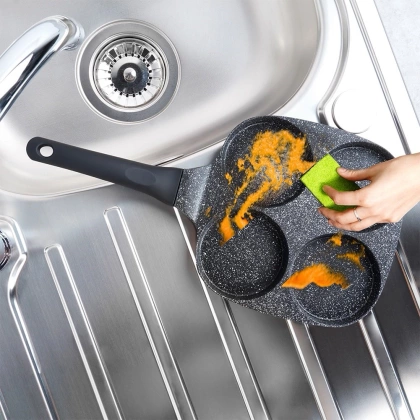 Patelnia do jajek granitowa 4 otwory BLACK LINE 19 cm