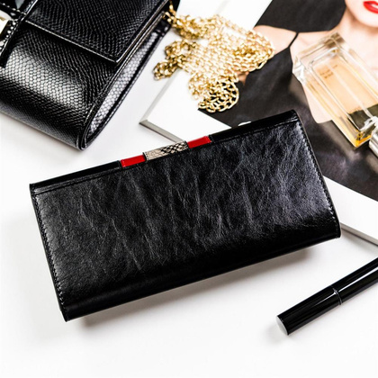 Elegancki portfel damski z wężowym wzorem