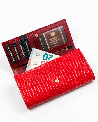 Lakierowany portfel damski ze wzorem skóry krokodyla