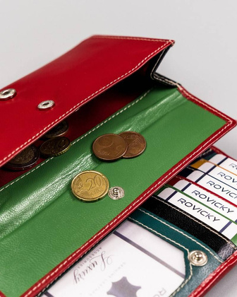 Skórzany portfel damski w orientacji poziomej na zatrzask