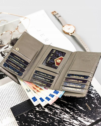 Damski, skórzany portfel w motylki Peterson