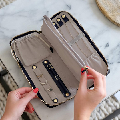 Pudełko podróżne na biżuterię z miejscem na pierścionki Stackers Pebble granatowe