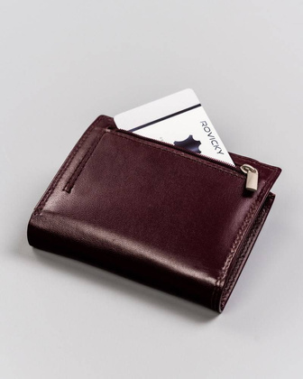 Skórzany portfel damski z ozdobnym zapięciem