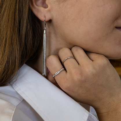 MINET Pierścien srebrny spleciony z białymi cyrkoniami wielkość 16