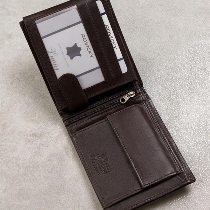 Pojemny, skórzany portfel męski z kieszenią na dowód rejestracyjny
