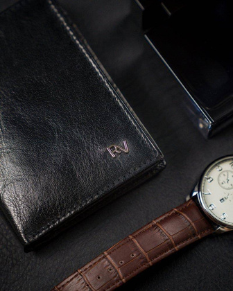 Duży, pionowy portfel męski bez zapięcia z błyszczącej skóry naturalnej